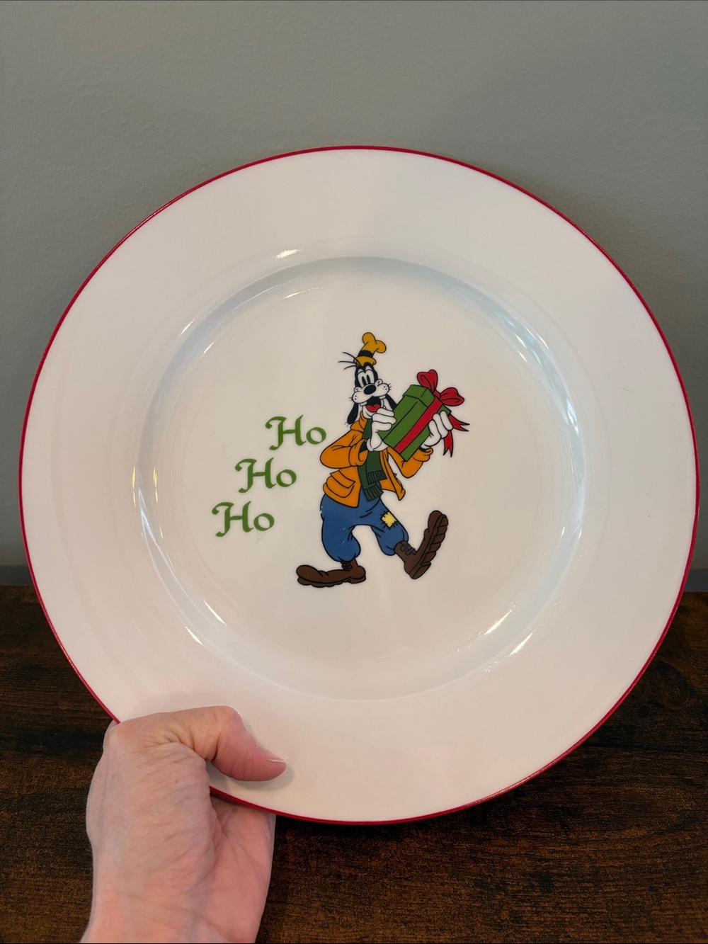 Mickey’s Vintage‎ Holiday Goofy 'Ho Ho Ho' Dinner Plate Christmas